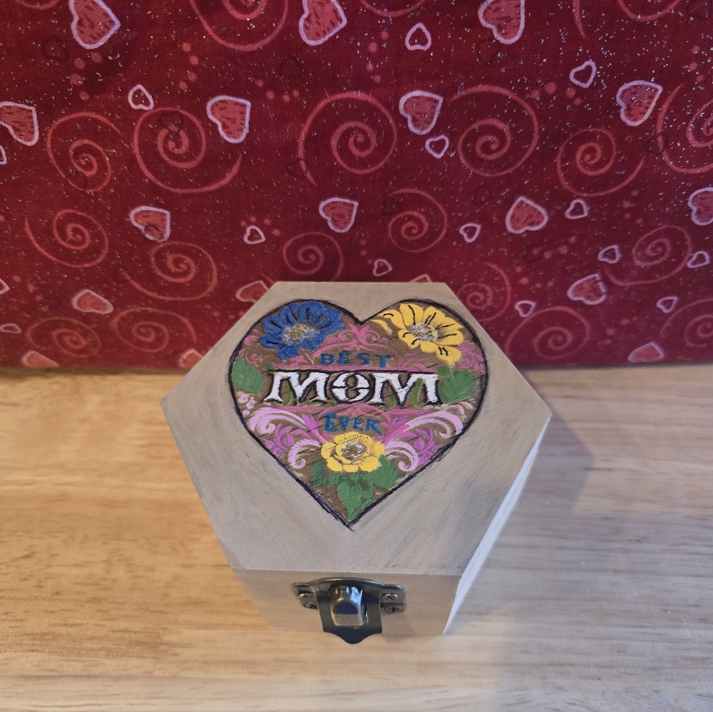 Happy Mothers Day!Hand-Painted 'Best Mom Ever' Hexagon Wood Box-Multicolor Heart
